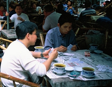  (Jasmintee)getrunken wird.